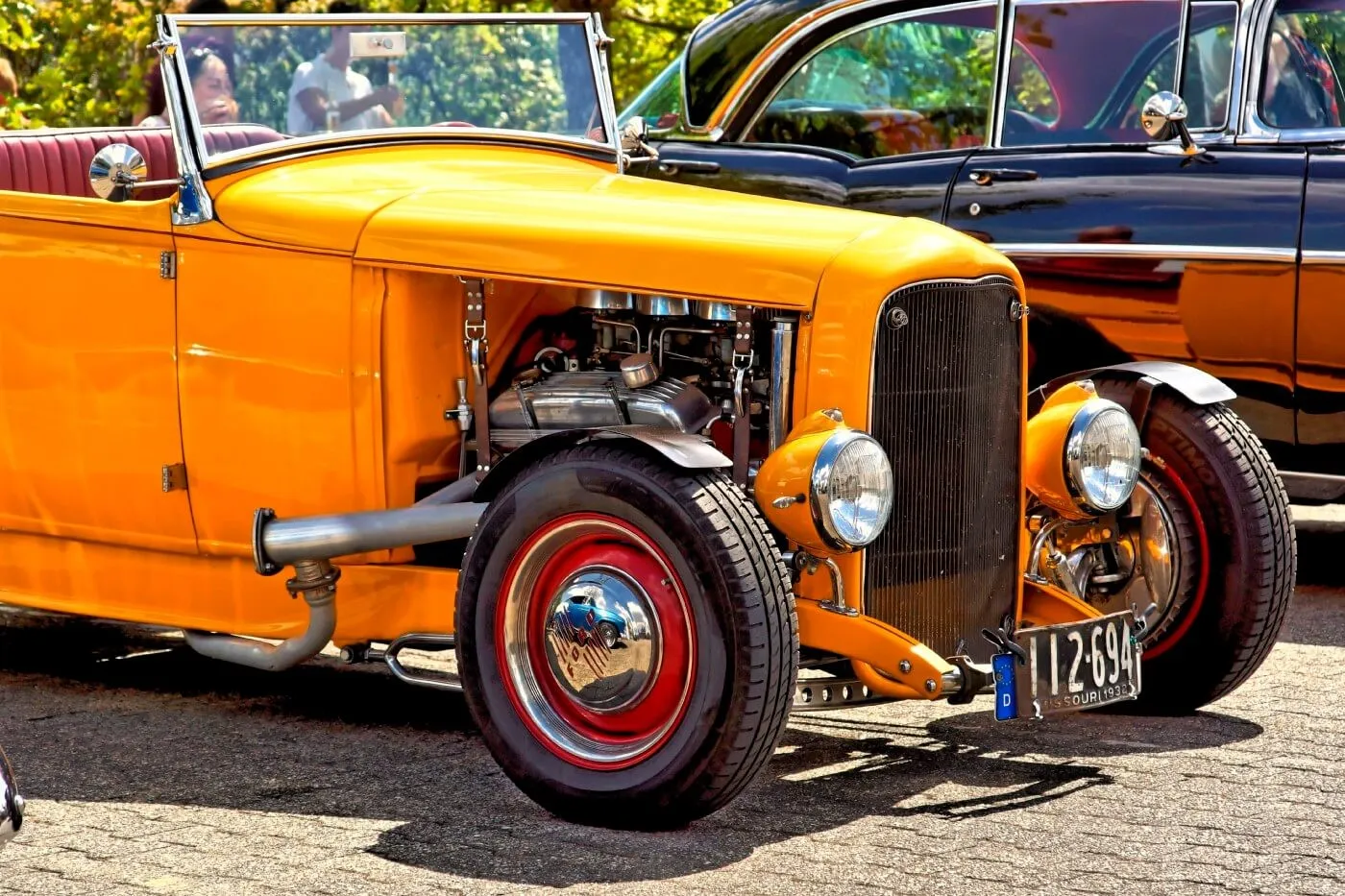 Orangefarbener Oldtimer